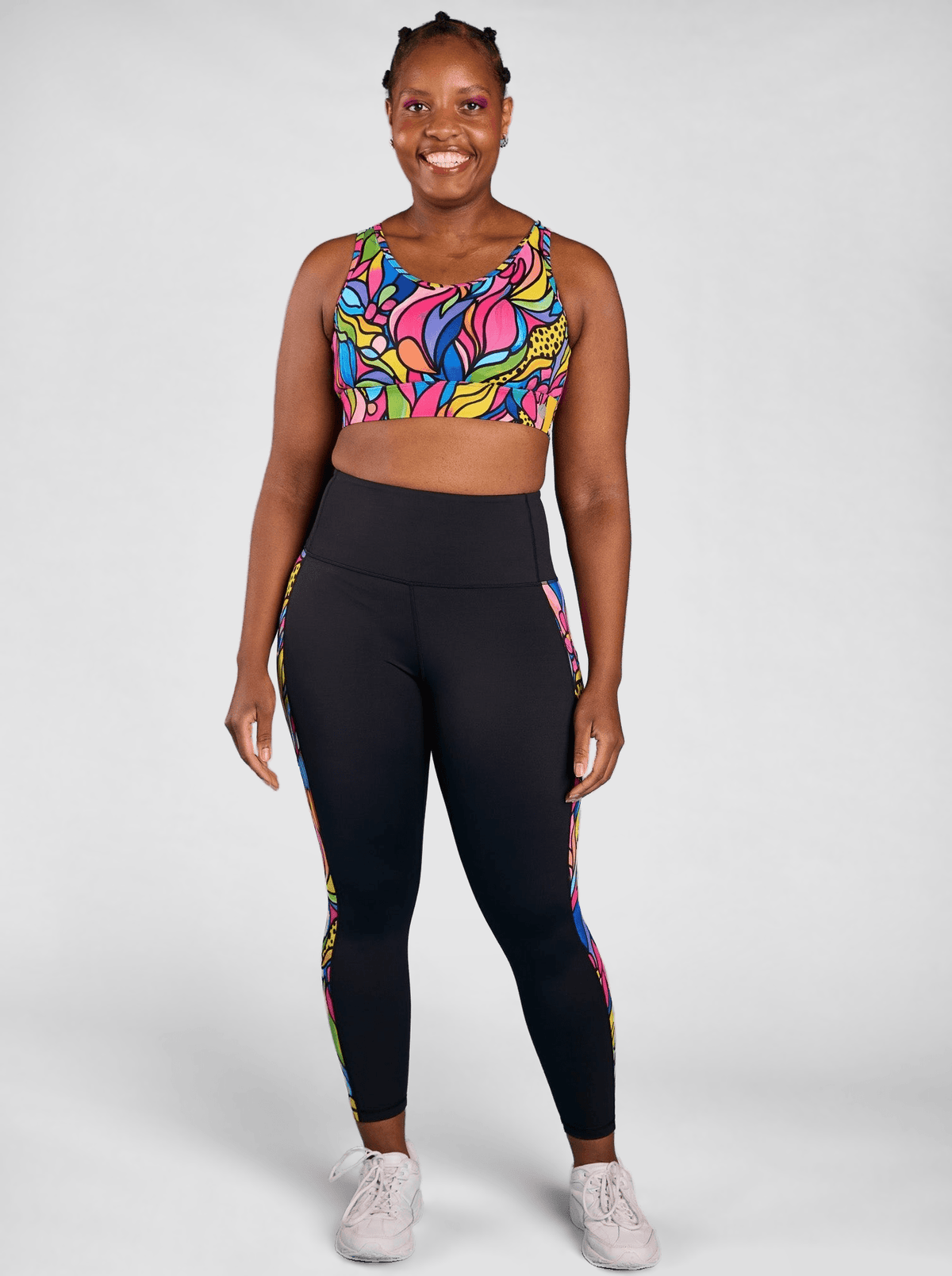 Amazon - Power Legging - 7/8 length - black high waisted tights with pockets, worn by Vanessa