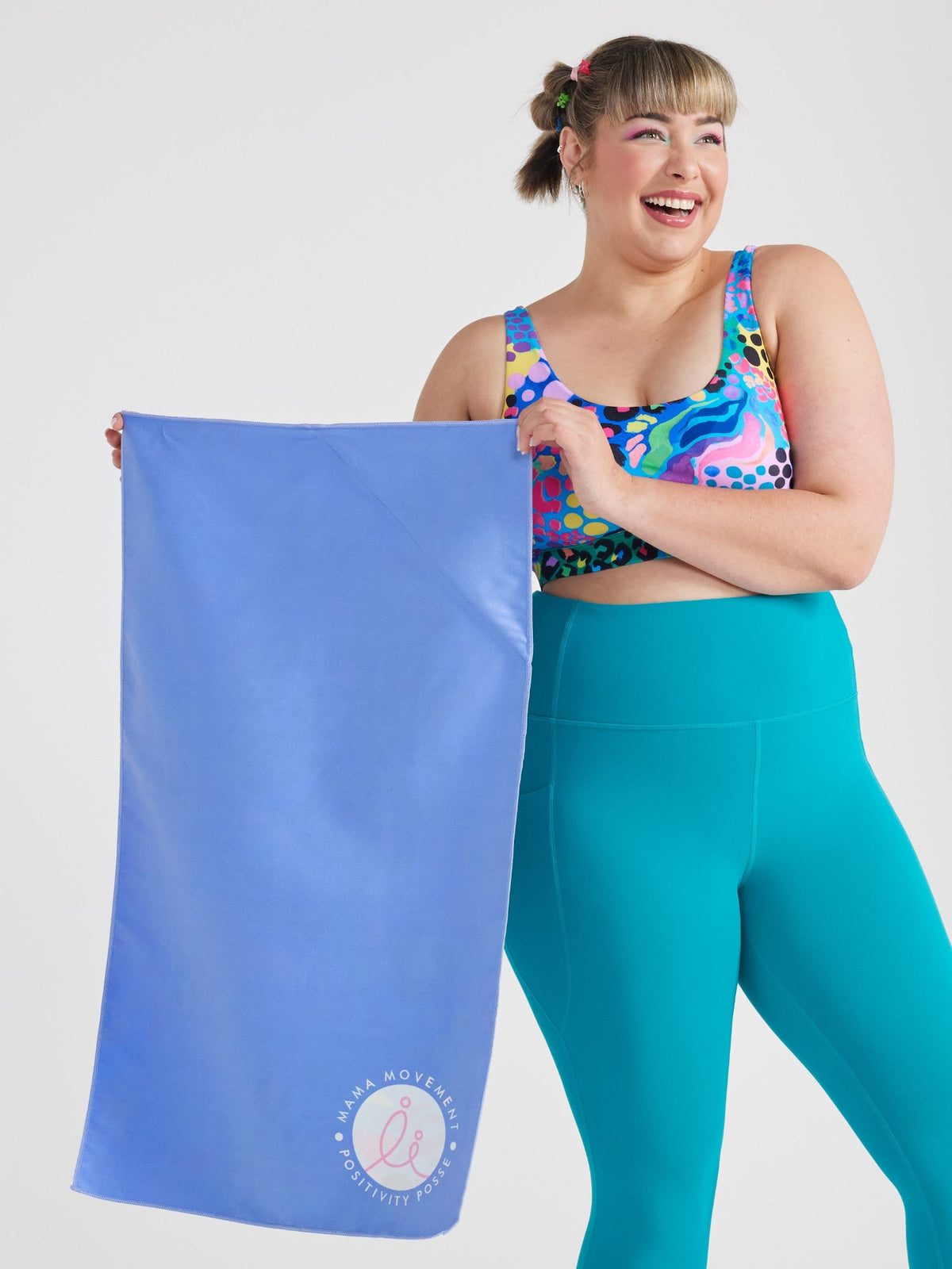 Electric Leopard Gym Towel With Pocket - Corner Zip Pocket: A secure spot for your phone, keys or gym card