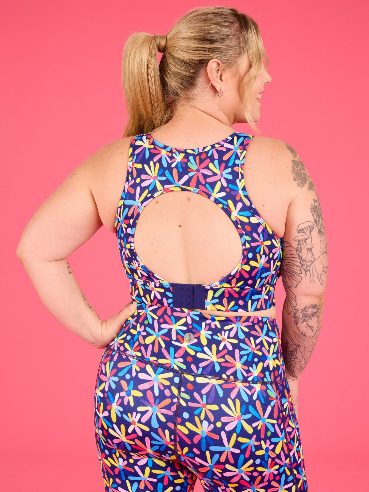 Happy Daisies Liberty Hookback Crop - Sports bra non removable pads open back