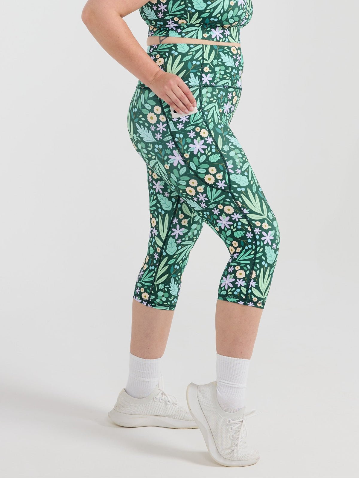 Leaves & Blooms Everyday Cropped Legging - 3/4 length