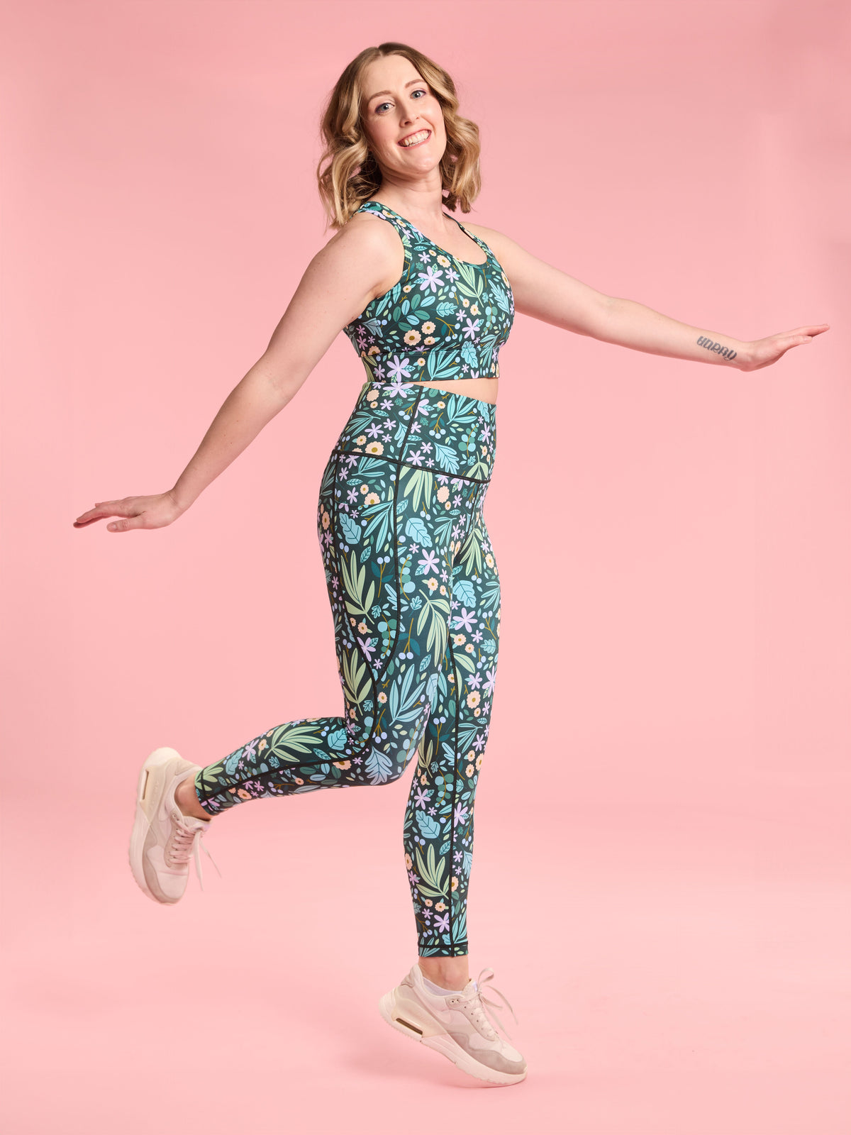 Leaves & Blooms Liberty Hookback Crop