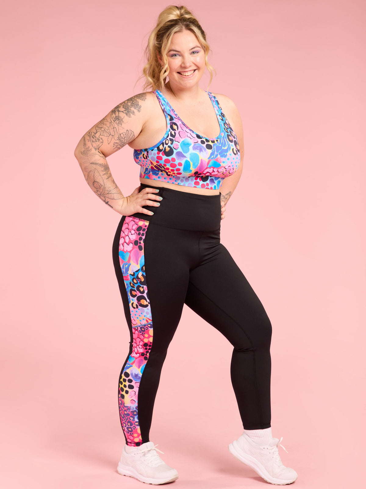 Xanadu Be Free Hooked Sports Bra - Running bra no bounce crop top colourful