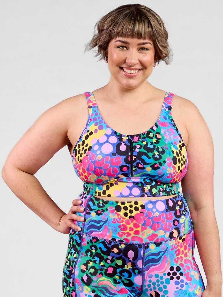 Electric Leopard FlexiZip Crop II - Sports bra sewn in pads running impact, worn by Steph