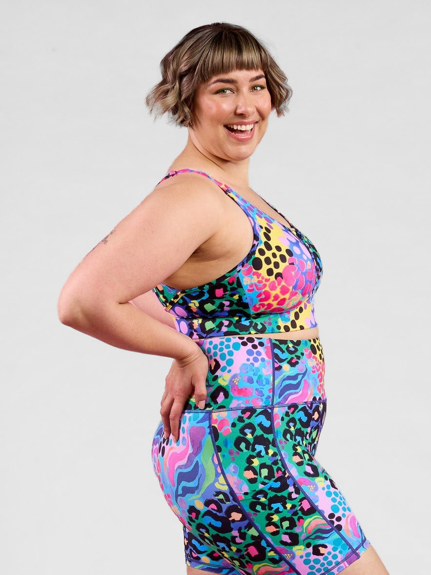 Electric Leopard FlexiZip Crop II - Zip sports bra with adjustable straps Kasey Rainbow, worn by Steph